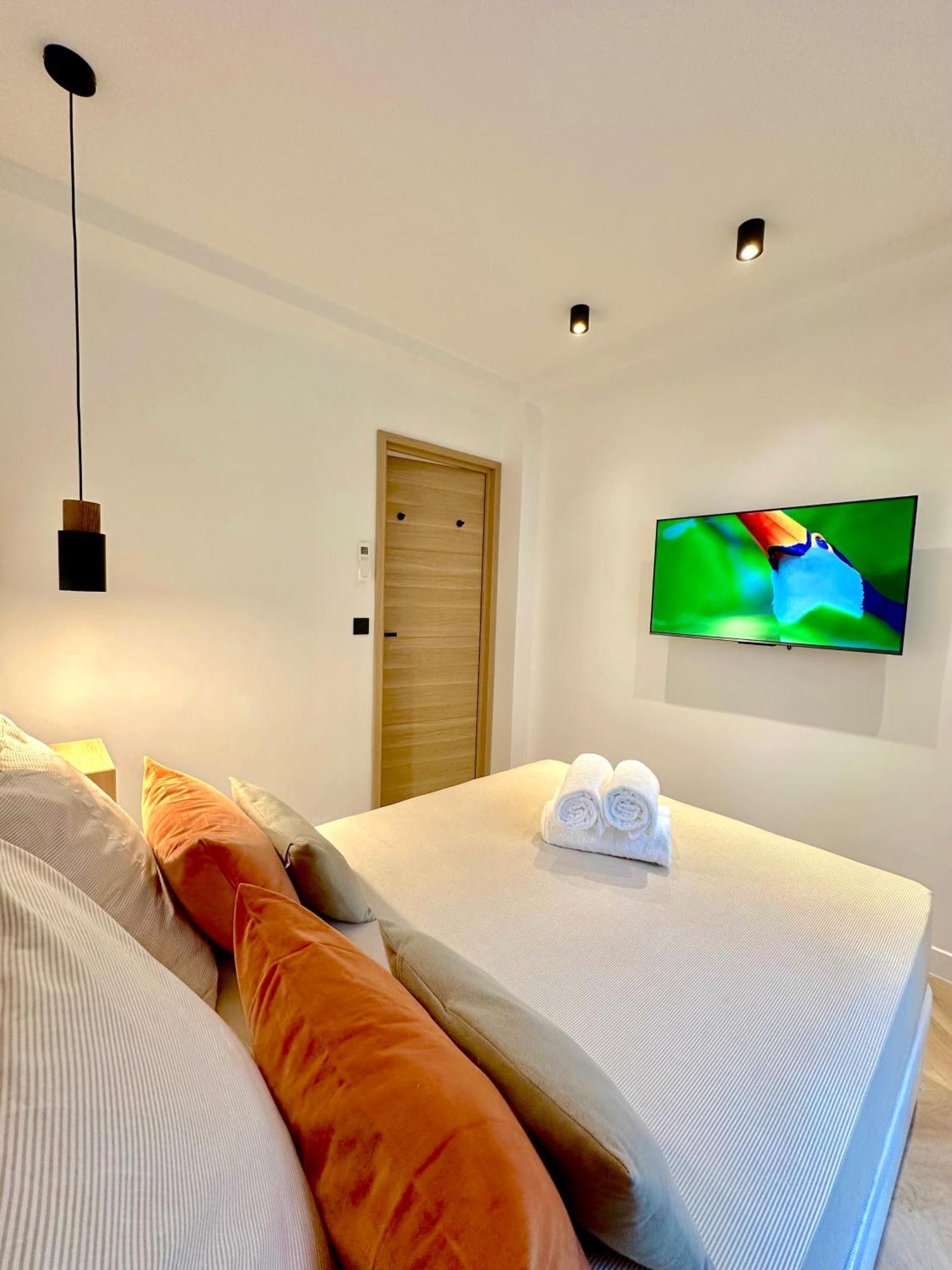 Monaco # Menton - 6 Persons - 2 Bedrooms - Full Renovated - Private Parking - Hypercenter - Clim - Beach And Sun Exterior foto